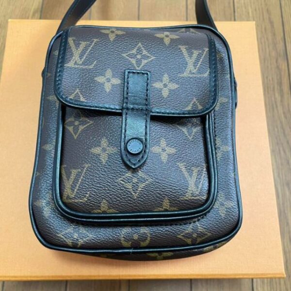 LOUIS VUITTON クリストファー・ウエアラブルウォレット