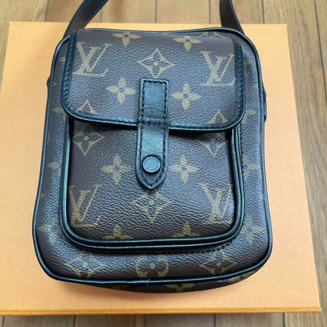 LOUIS VUITTON クリストファー・ウエアラブルウォレット