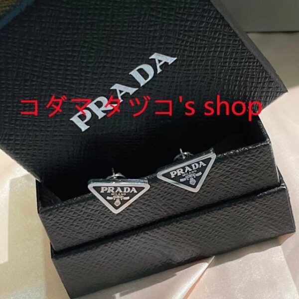 極美品 PRADA トライアングルロゴ シンボルピアス ブラック 早い者勝ち!