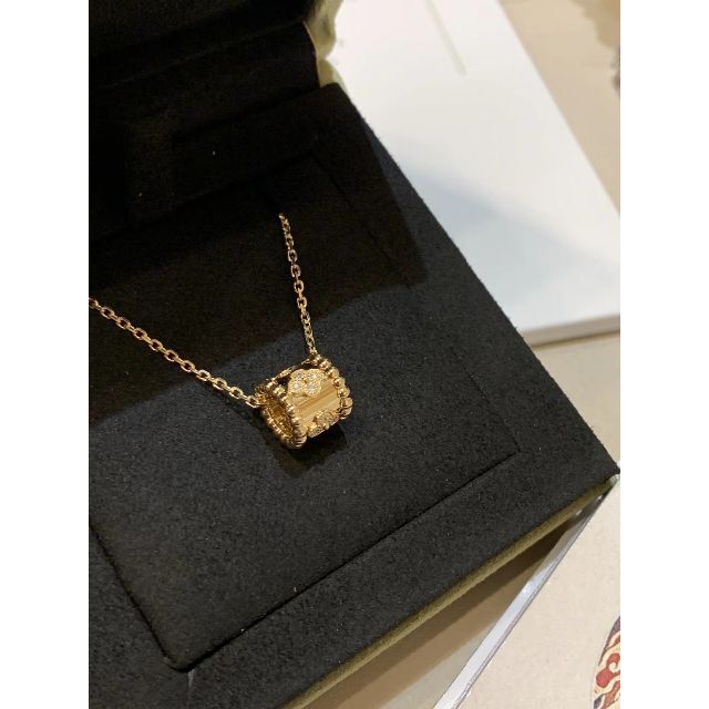 ペルレクローバーペンダント 美品!
