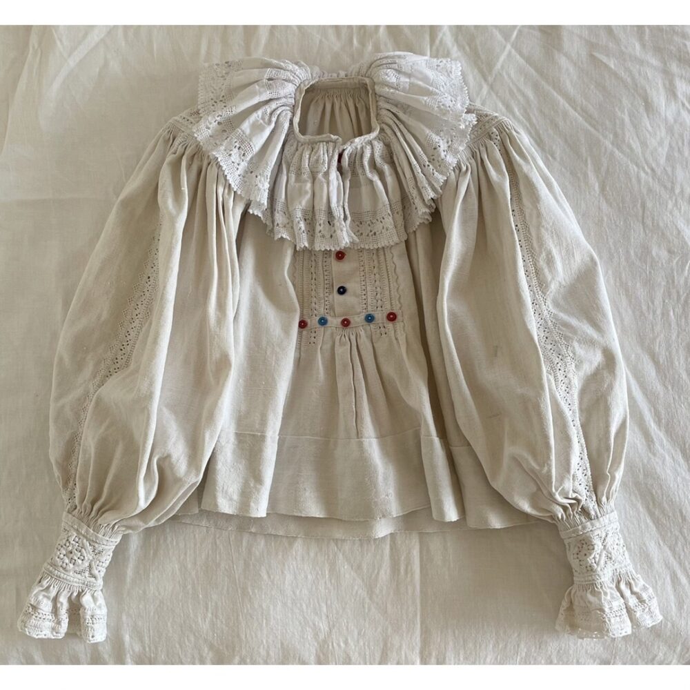 東欧＊伝統的な手刺繍 ❀.*　アンティーク・ヴィンテージ　ルーマニア刺繍ブラウス