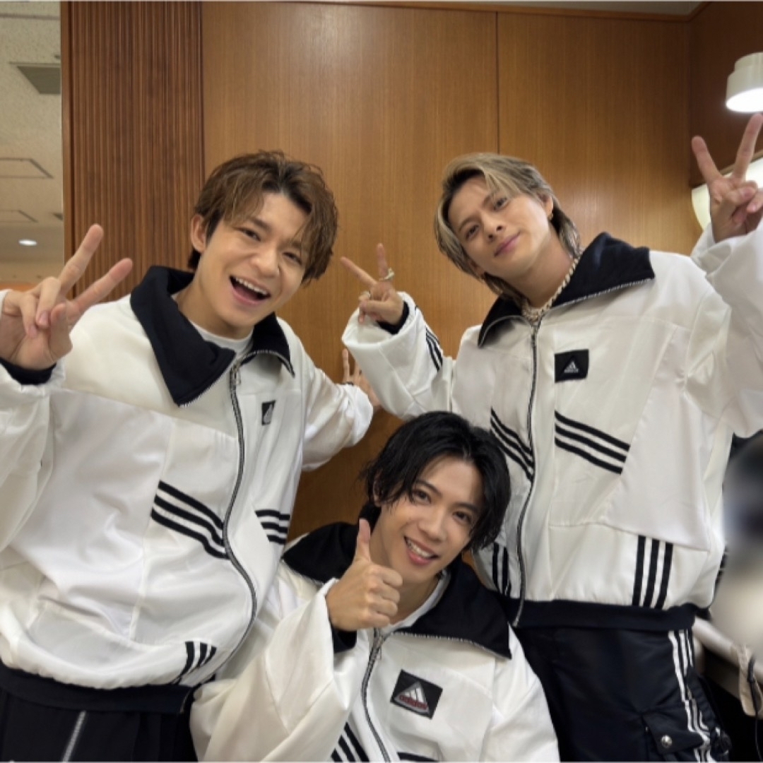 number_i 衣装 adidas
